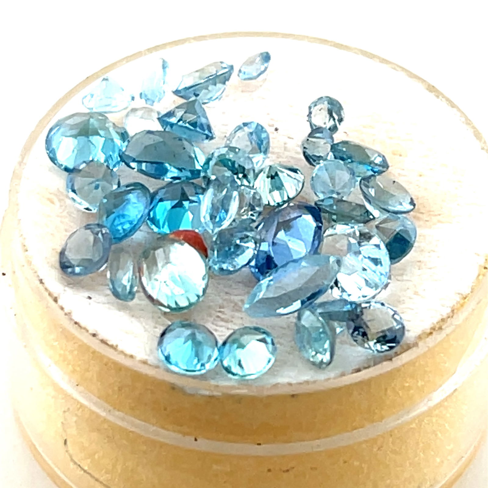 Round Cut Blue Topaz and Spinel Mix Loose Gemstone  -  - 7ct (1 of 4)