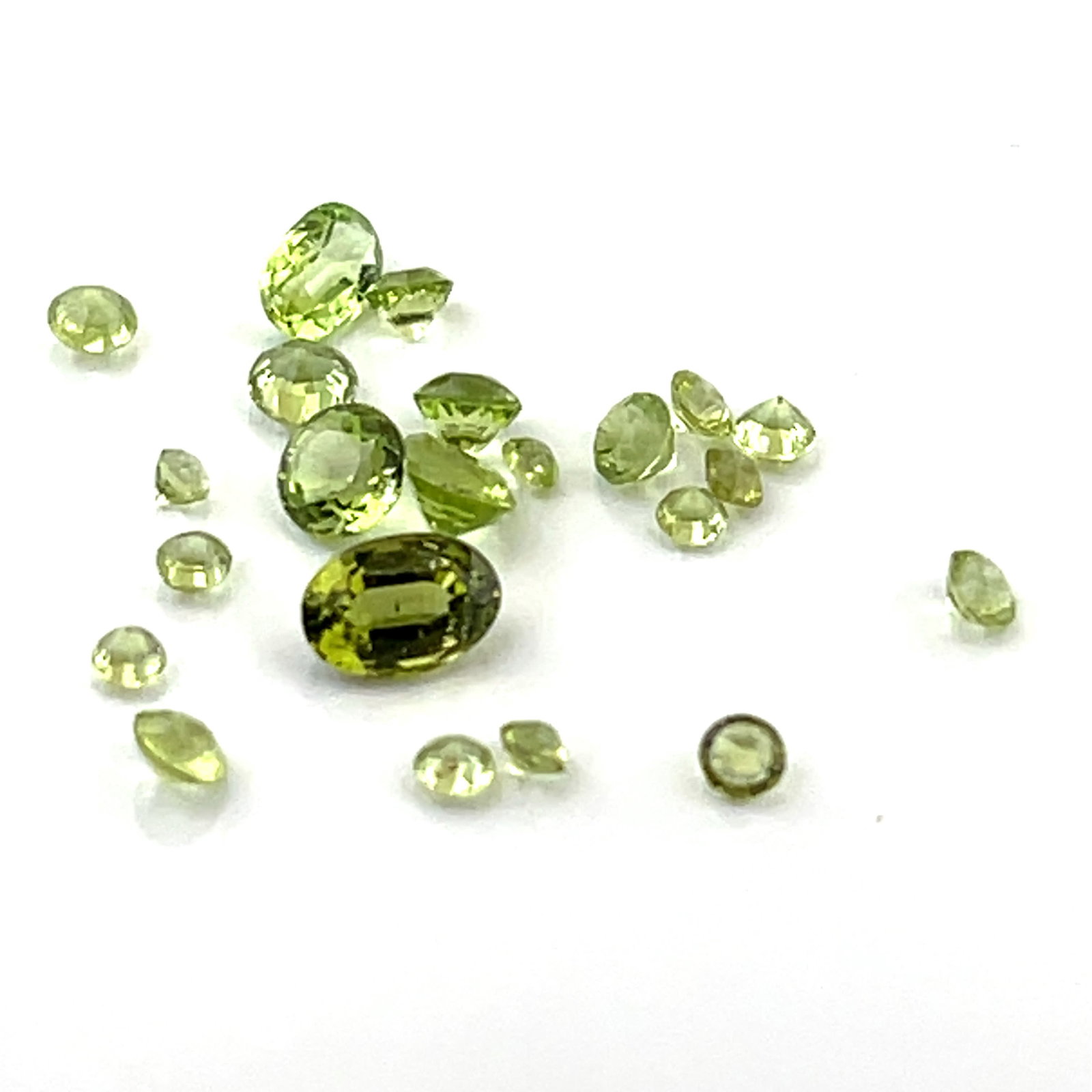 Peridot Selection Loose Gemstone  - 2.7 ct (1 of 4)