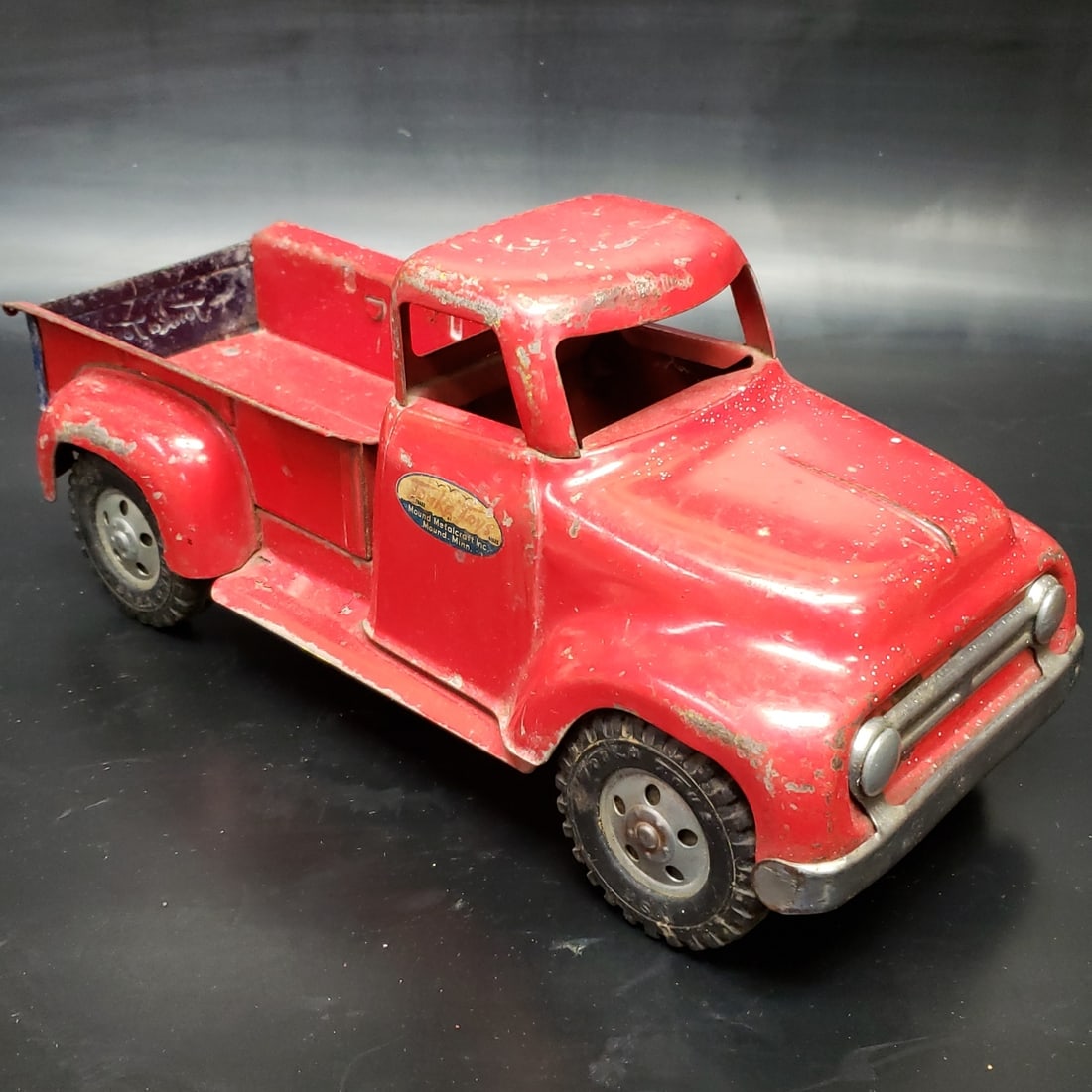 Tonka Red Step Side Pickup Truck Pressed Steel Toy (1 of 7)