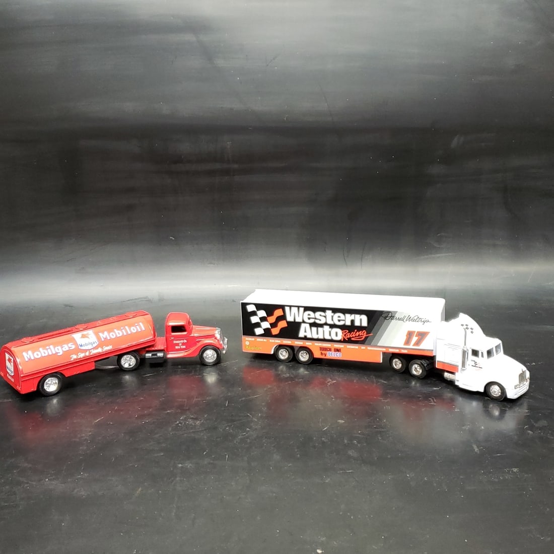 4 x Diecast Semi Truck Liberty Classics, Ertl, Racing Champs (1 of 17)