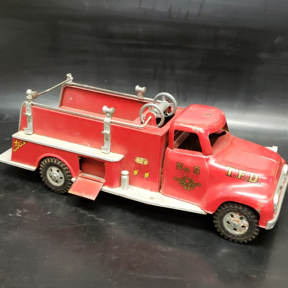 Tonka 1950's No 5 Pumper Fire Truck (1 of 8)