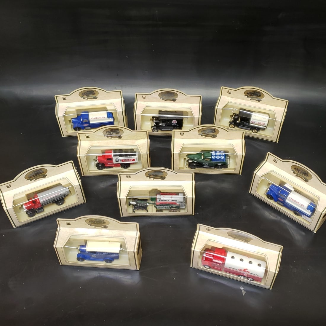 10 x Chevron Commemorative Diecast Vintage Cars / Trucks in Box (1 of 7)