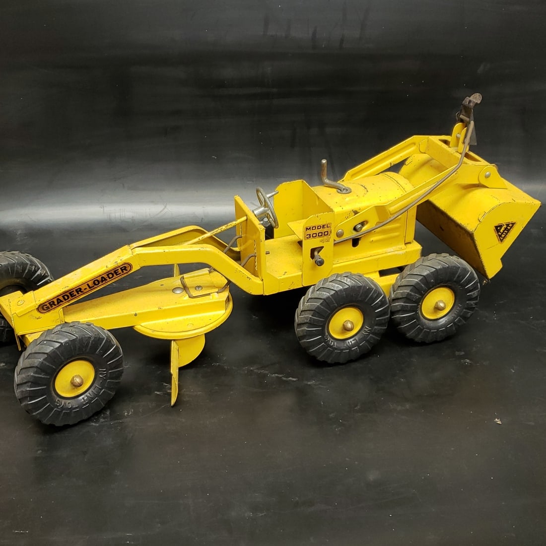 Nylint Model 3000 Grader Pressed Steel Toy #2 (1 of 5)