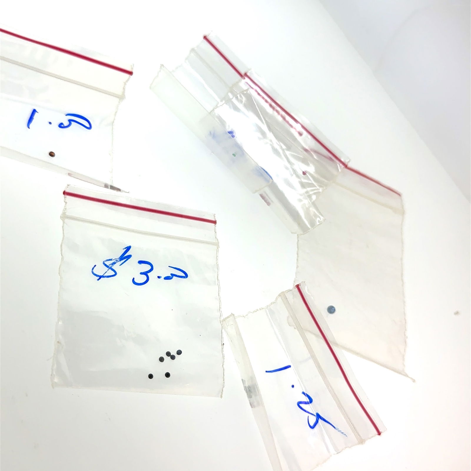 Mixed .5mm Gemstones Garnet Amethyst Emerald Aqua ++: This is a continuation of our pro jeweler's estate auction, but we've added some gems from another estate (JTV). The rest are from his personal collection, many faceted by himself. Gems were cataloged