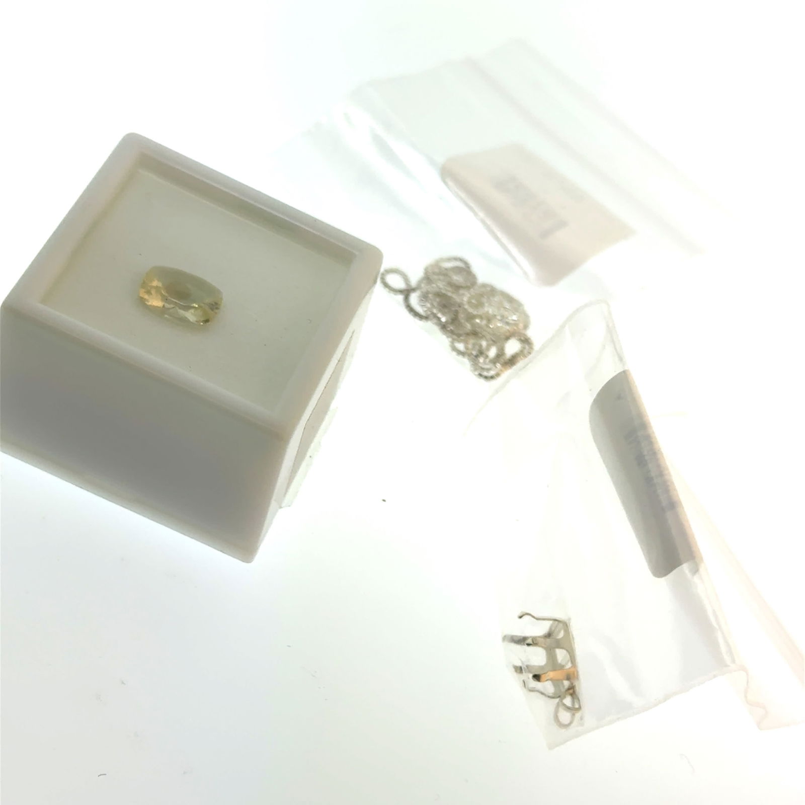 2ct Yellow Labradorite Gemstone 10x8mm With Sterling Mount + Chain: This is a continuation of our pro jeweler's estate auction, but we've added some gems from another estate (JTV). The rest are from his personal collection, many faceted by himself. Gems were cataloged