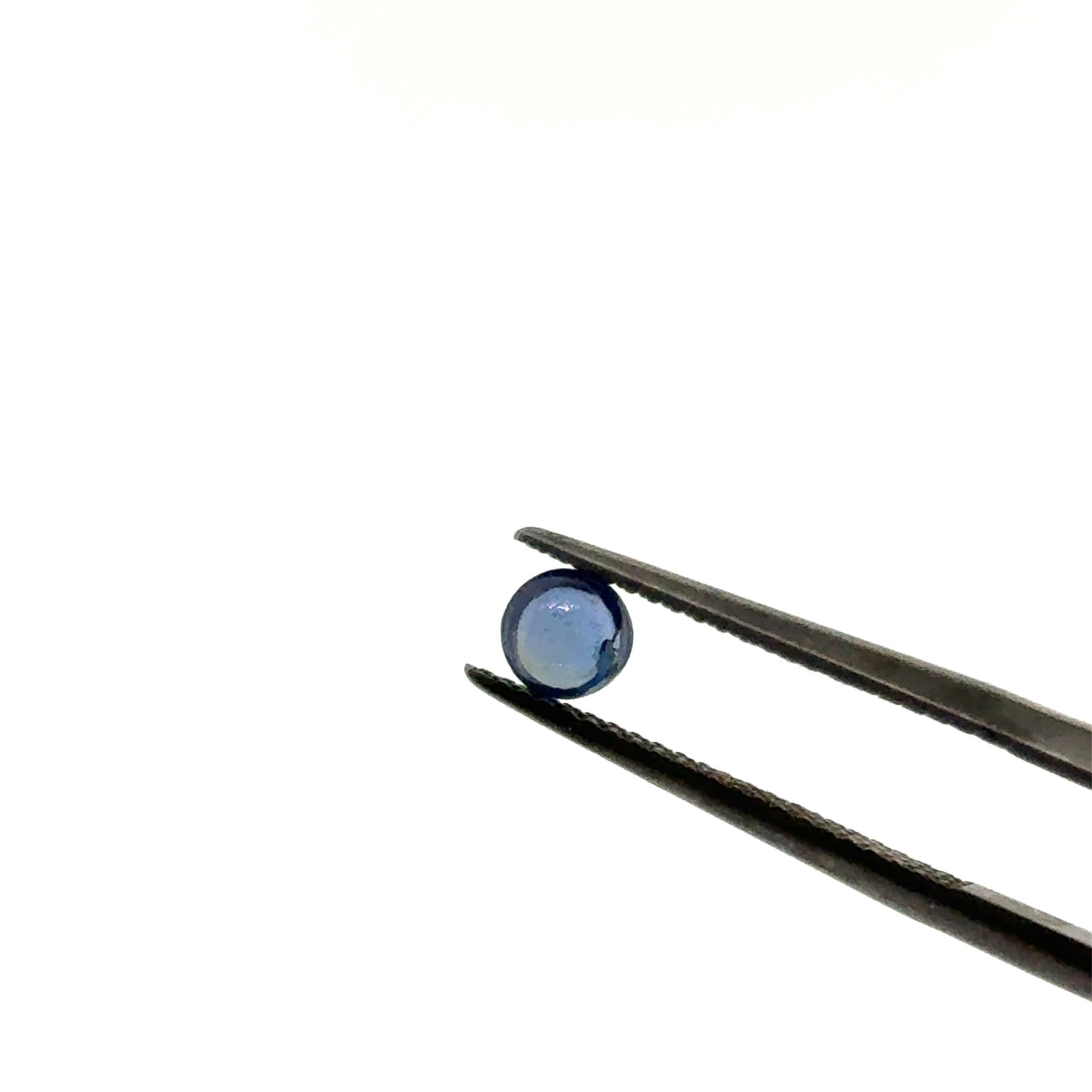 Sapphire Cabochon .5ct 4mm: This is a continuation of our pro jeweler's estate auction, but we've added some gems from another estate (JTV). The rest are from his personal collection, many faceted by himself. Gems were cataloged