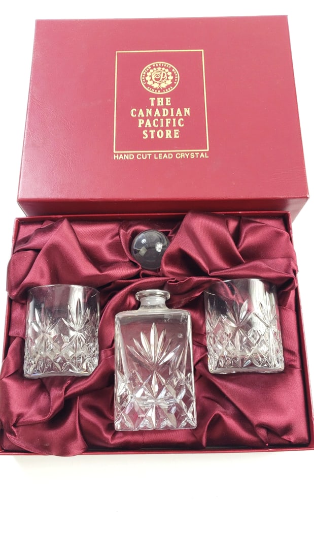 Canadian Pacific Store Royal York Hotel Hand-cut Lead Crystal Decanter Set - two glasses (1 of 6)
