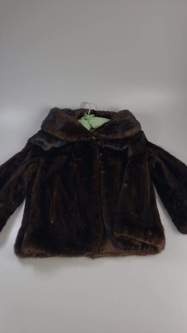 Estate Fur Coat - Jay Lennaa Furs Boston See pics for Size No Rips: This auction contains a wide range of vintage estate items and collectibles all sold with no reserve.Local pick up details will be provided at the end of the sale. In-house shipping is available at th