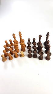 Collection of Mid Century Wood Chess Pieces (no a set): This auction contains a wide range of vintage estate items and collectibles all sold with no reserve.Local pick up details will be provided at the end of the sale. In-house shipping is available at th