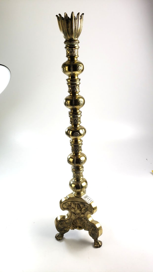 Antique Brass Candle Holder Church/Altar/Wedding Flower Bud Top Three Point wide base (1 of 6)