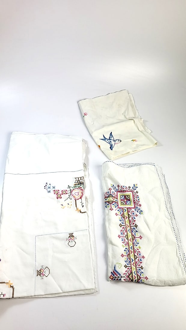 Vintage Hand-Made Embroidered Linens: This auction contains a wide range of vintage estate items and collectibles all sold with no reserve.Local pick up details will be provided at the end of the sale. In-house shipping is available at th