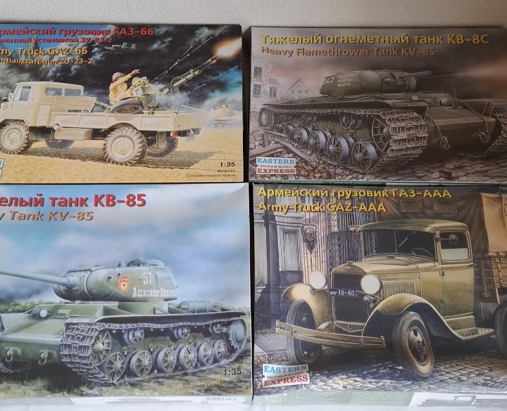 4 x Eastern Express Tank Model Kits KB-8C RA3-66 RA3-AAA KB-85: 4 x Eastern Express Tank Model Kits KB-8C RA3-66 RA3-AAA KB-85 ESTATE