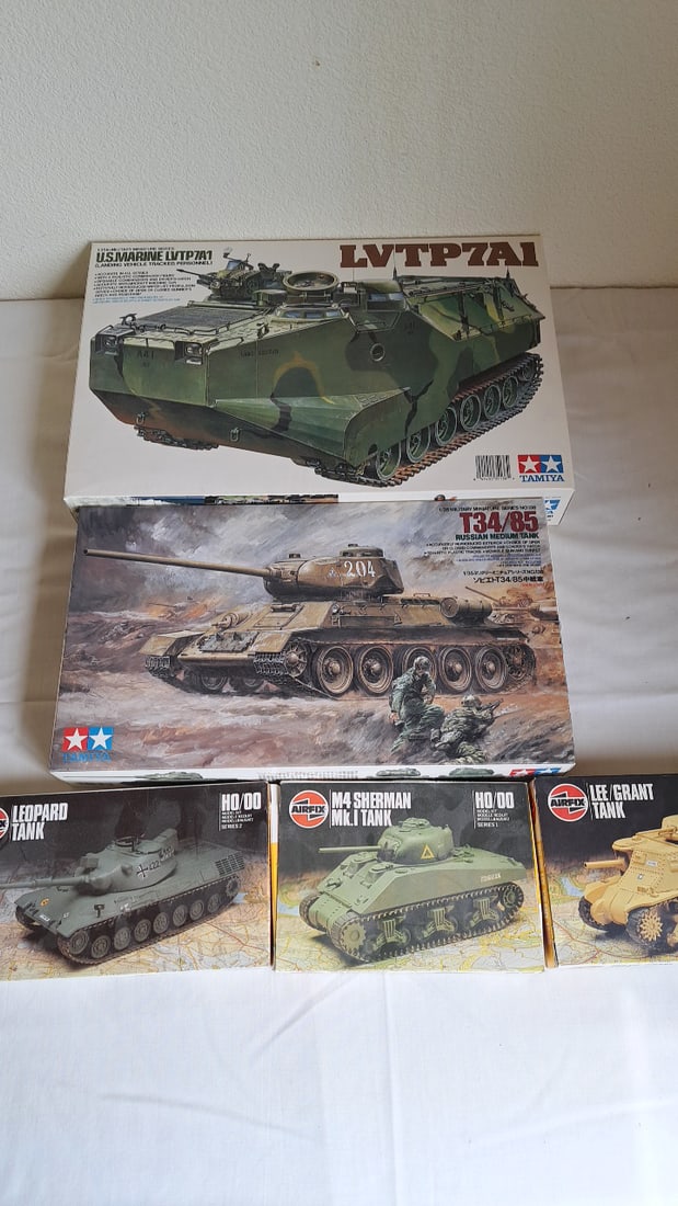 Airfix + Tamiya Model Kits T34 LVTP7A1 Sherman Grant Leopard (1 of 7)