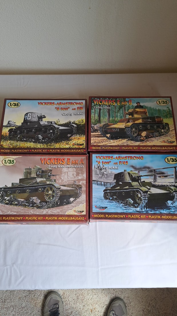 4 x Mirage Hobby Tank Model Kits Vickers E Mk B F45 FB E mk A 1/35 (one without decals) (1 of 7)