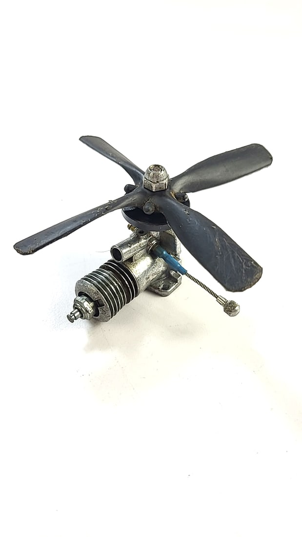 Vintage Model Airplane Engine -  Wen Mac V (1 of 6)
