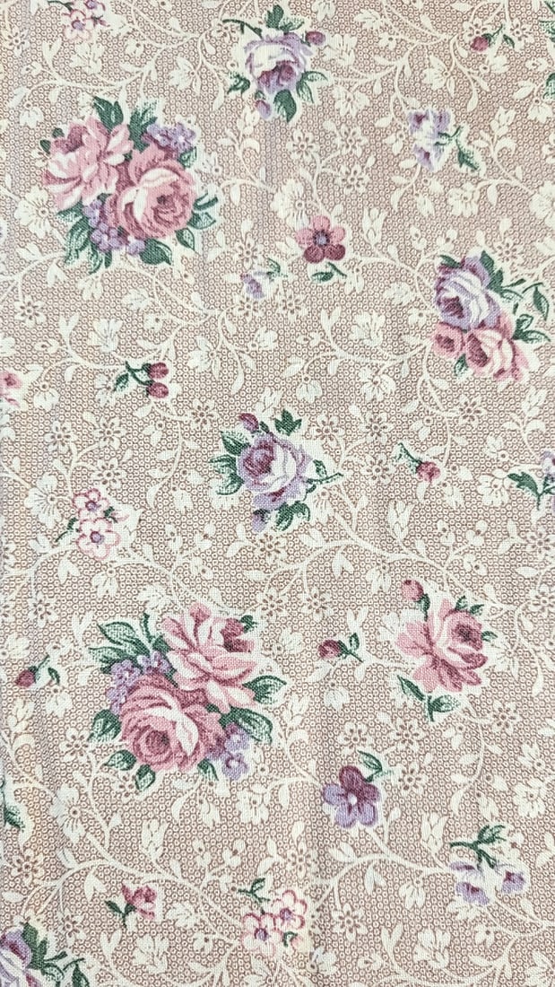Peter Pan 100% Cotton Small Floral Print 20 Yards: Large assortment of vintage fabric from an estate. Fabric is described as per the bolt it is on and measurements are approximate based on the updated bolt markings and counting wraps.Local pick up is 