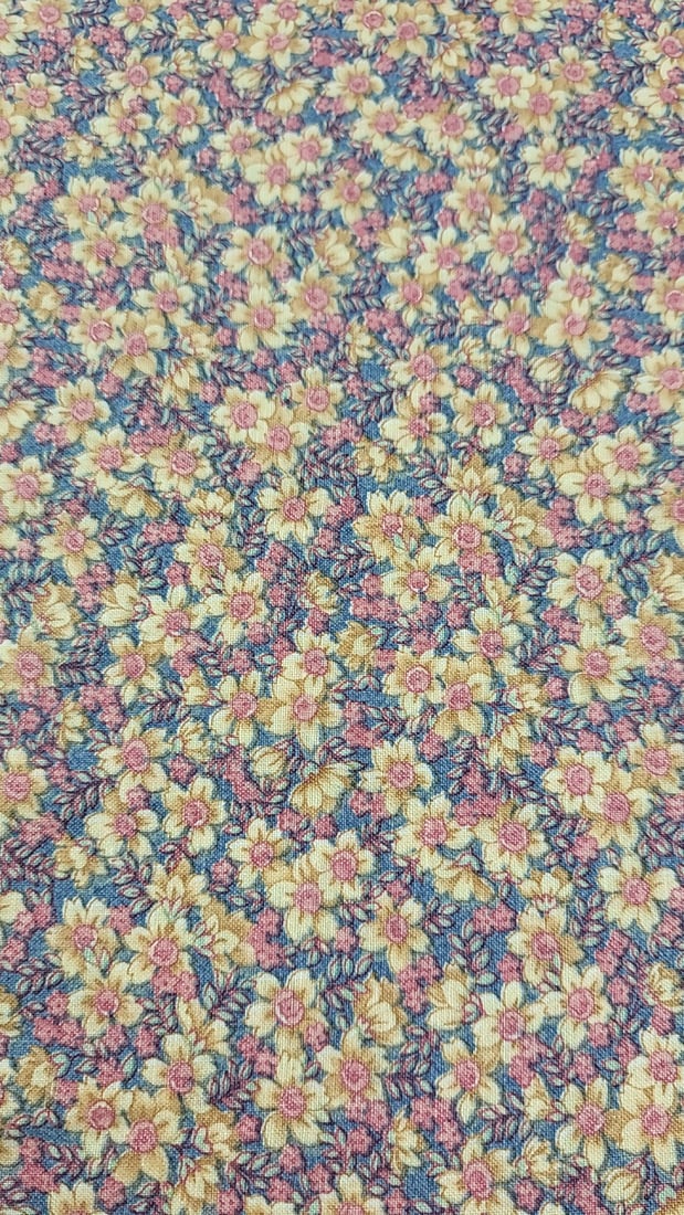 Joan Kessler For Concord Fabrics Country Florals 100% Cotton #3110 Flower Burst 4 Yards: Large assortment of vintage fabric from an estate. Fabric is described as per the bolt it is on and measurements are approximate based on the updated bolt markings and counting wraps.Local pick up is 