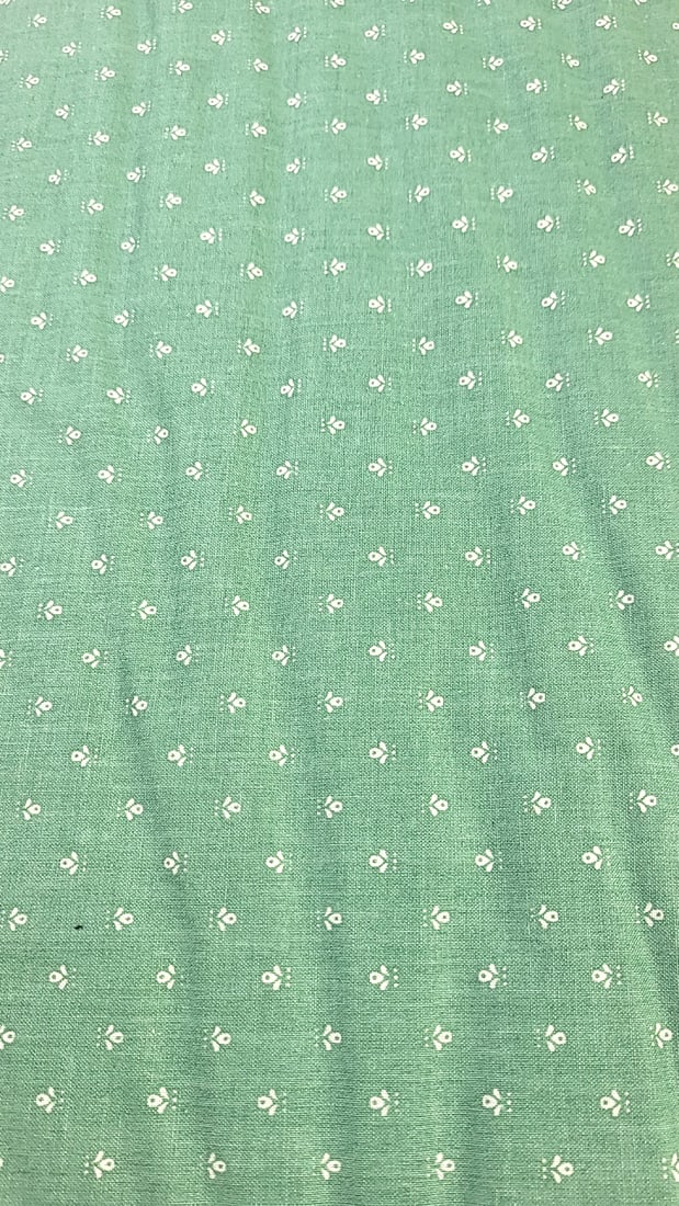 Wamsutta Farmingham Collection 100% Cotton #1358 Green 4 Yards: Large assortment of vintage fabric from an estate. Fabric is described as per the bolt it is on and measurements are approximate based on the updated bolt markings and counting wraps.Local pick up is 