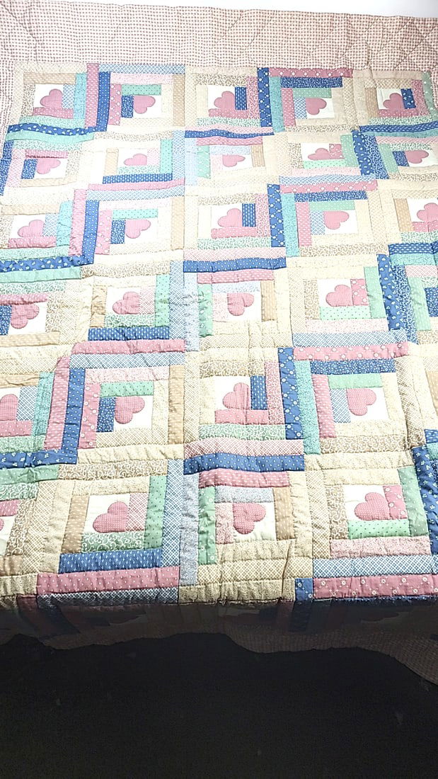 Vintage Heart Quilt 60 X 40 (1 of 4)