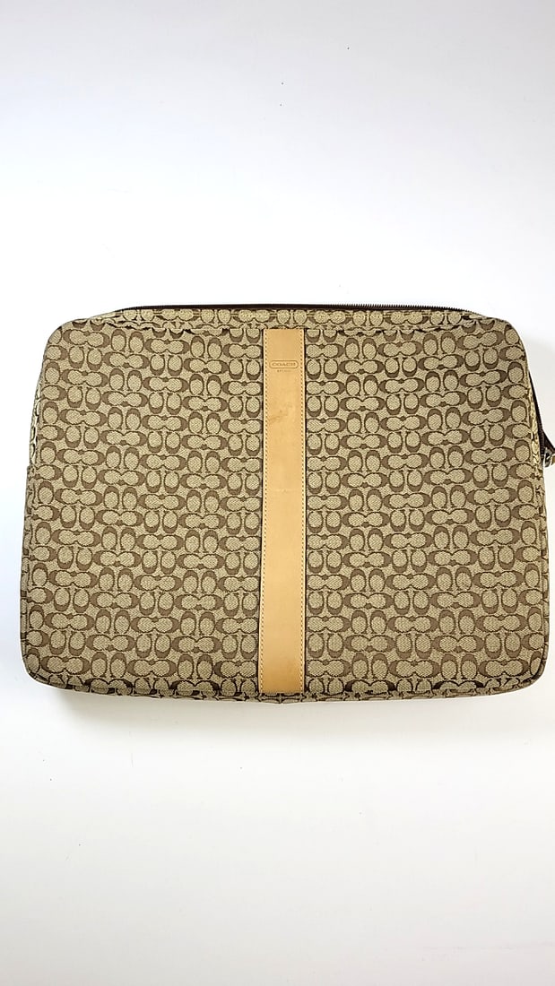 COACH Signature Canvas Laptop Sleeve Brown Beige Monogram 15": This is an estate auction in Seattle WA featuring lady’s accessories and jewelry as well as other estate items.This auction offers local pick up in the Seattle area on 8/30 between 10am-3pm. If