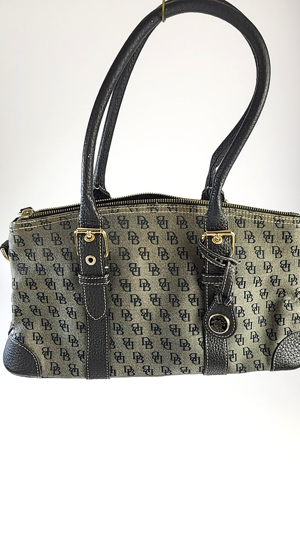 Dooney & Bourke Monogram Satchel Bag Blue Grey Leather Strap Small-Med: This is an estate auction in Seattle WA featuring lady’s accessories and jewelry as well as other estate items.This auction offers local pick up in the Seattle area on 8/30 between 10am-3pm. If