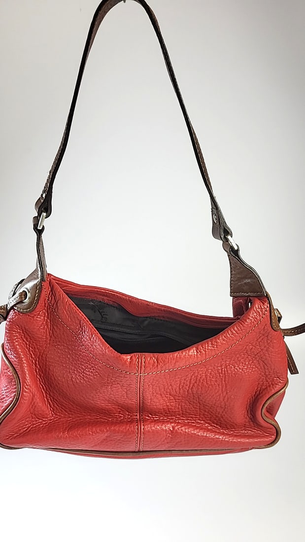 Fossil Red Leather Red Hobo Small Bag: This is an estate auction in Seattle WA featuring lady’s accessories and jewelry as well as other estate items.This auction offers local pick up in the Seattle area on 8/30 between 10am-3pm. If