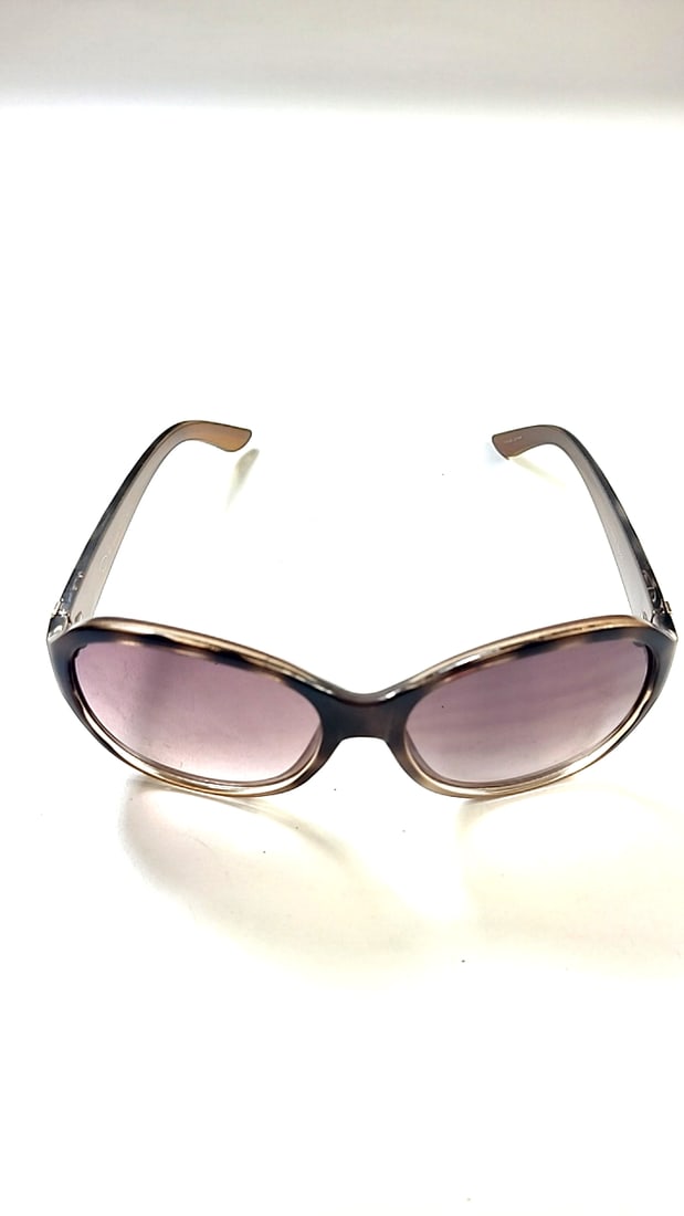 Oscar De La Renta Sunglasses: This is an estate auction in Seattle WA featuring lady’s accessories and jewelry as well as other estate items.This auction offers local pick up in the Seattle area on 8/30 between 10am-3pm. If