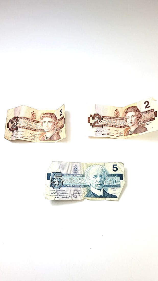 Vintage Canadian Currency Lot: $2, $5 Bills - Collectible Paper Money, Used Condition (1 of 2)