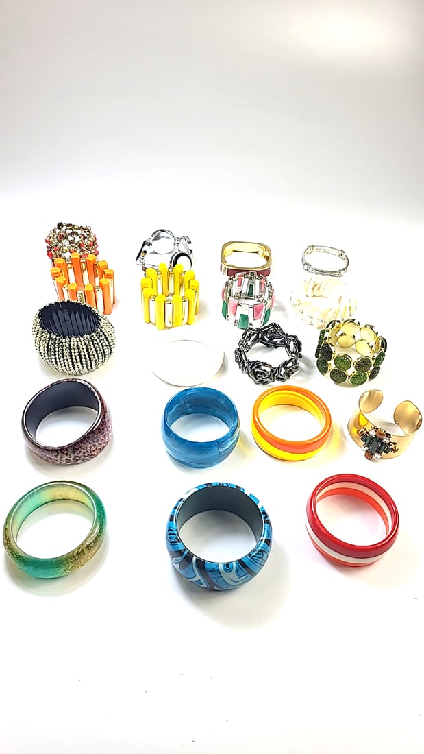 Vintage Mixed Lot of Colorful Fashion Bangles Bracelets - Various Styles & Sizes - Excellent Cond... (1 of 8)