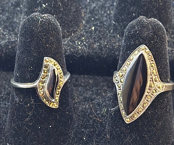 Pair of Sterling and Marcasite and Onyx Rings Size 7 7.6g 925 PAL: This is an estate auction in Seattle WA featuring estate jewelry and collectibles.This auction offers local pick up in the Seattle area on 9/13 between 10am-3pm. If you intend to pick up please ensure