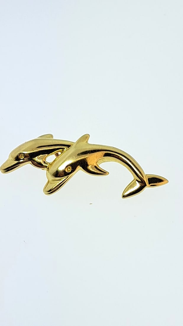 14k Gold Dolphin Pendant 4.68g: This is an estate auction in Seattle WA featuring estate jewelry and collectibles.This auction offers local pick up in the Seattle area on 9/13 between 10am-3pm. If you intend to pick up please ensure
