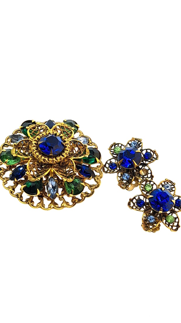 Vintage Filigree and Paste Brooch and Earring Set: This is an estate auction in Seattle WA featuring estate jewelry and collectibles.This auction offers local pick up in the Seattle area on 9/13 between 10am-3pm. If you intend to pick up please ensure