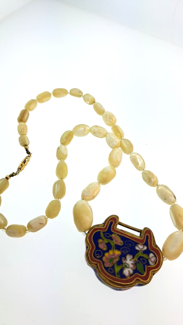 Chinese Enamel Lock and Bead Necklace 19: This is an estate auction in Seattle WA featuring estate jewelry and collectibles.This auction offers local pick up in the Seattle area on 9/13 between 10am-3pm. If you intend to pick up please ensure