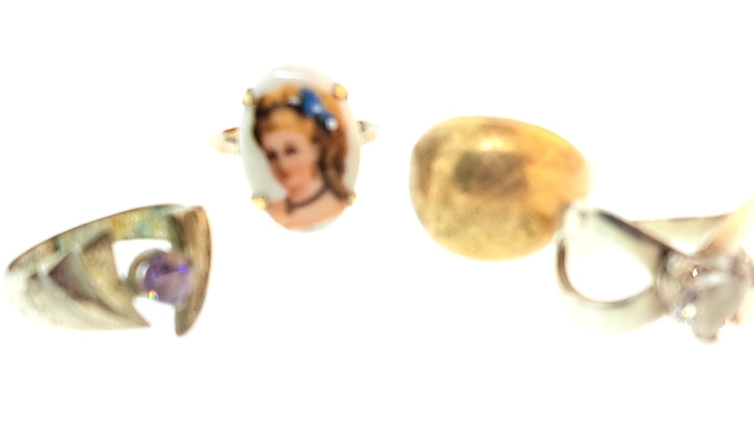 Mixed Ring Lot Gold Fill Portrait sz6 Sterling Heart sz6.5 White Metal sz8 Gold Fill sz7: This is an estate auction in Seattle WA featuring estate jewelry and collectibles.This auction offers local pick up in the Seattle area on 9/13 between 10am-3pm. If you intend to pick up please ensure