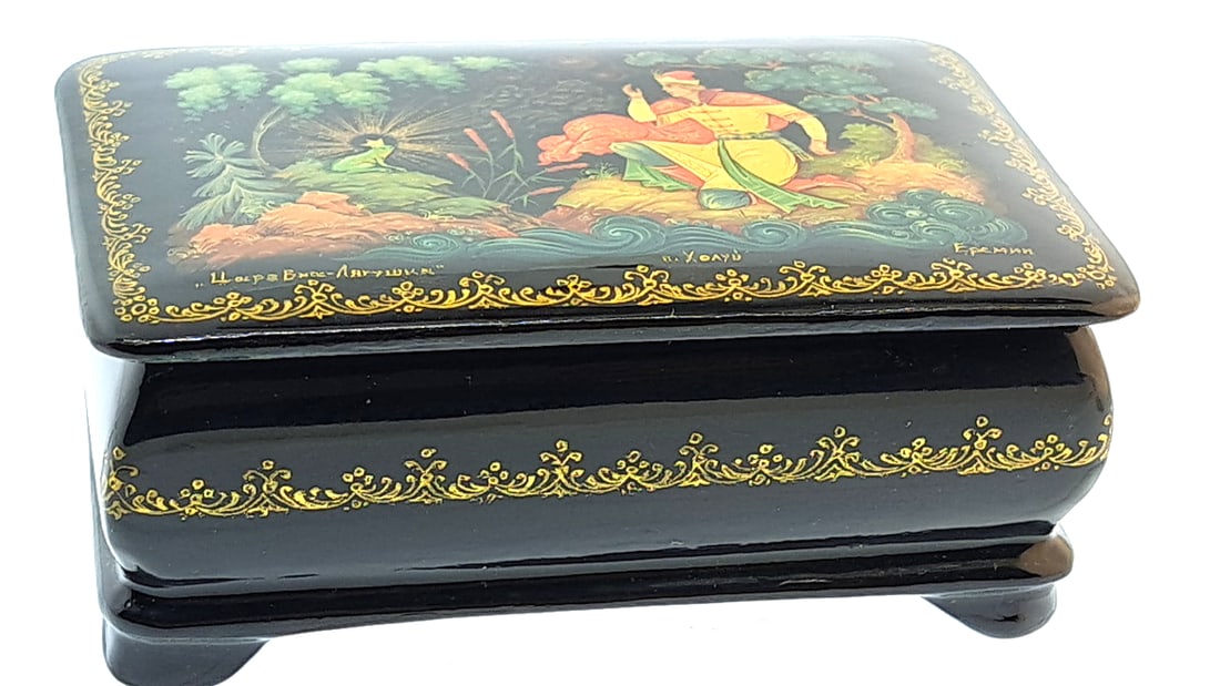 Hand-Painted Russian Lacquer Box - Fedoskino 3.5x2.5 (1 of 8)