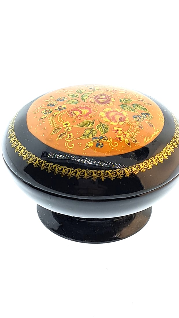 Hand-Painted Russian Lacquer Box - 2.5 Round: This is an estate auction in Seattle WA featuring estate jewelry and collectibles.This auction offers local pick up in the Seattle area on 9/13 between 10am-3pm. If you intend to pick up please ensure