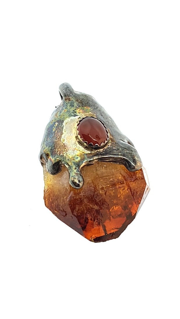 Quartz and Carnelian Pendant 16x37mm: This is an estate auction in Seattle WA featuring estate jewelry and collectibles.This auction offers local pick up in the Seattle area on 9/13 between 10am-3pm. If you intend to pick up please ensure