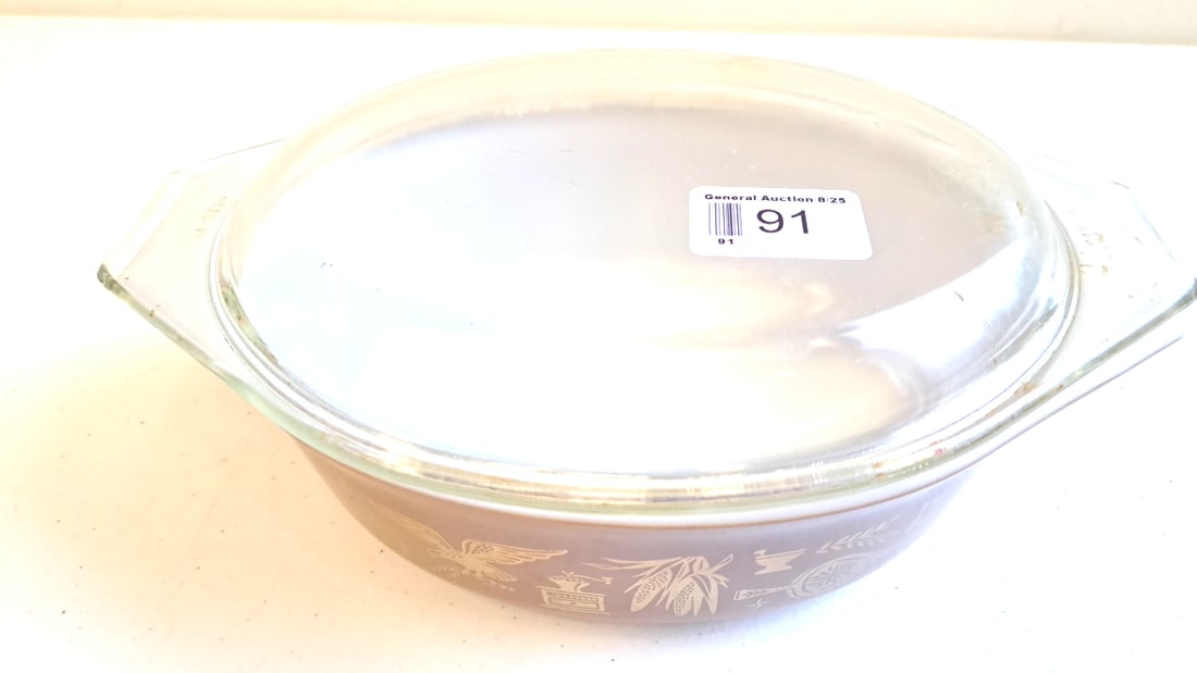 Pyrex early American covered casserole 1.5qt (1 of 9)
