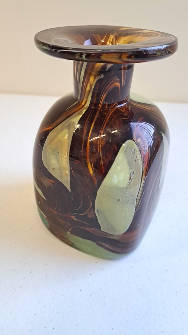 Vintage hand blown glass vase mid century: This is an estate auction in Seattle WA featuring artwork, furniture, and general estate items.This auction offers local pick up in the Seattle area on 9/13 between 10am-3pm. If you intend to pick up,