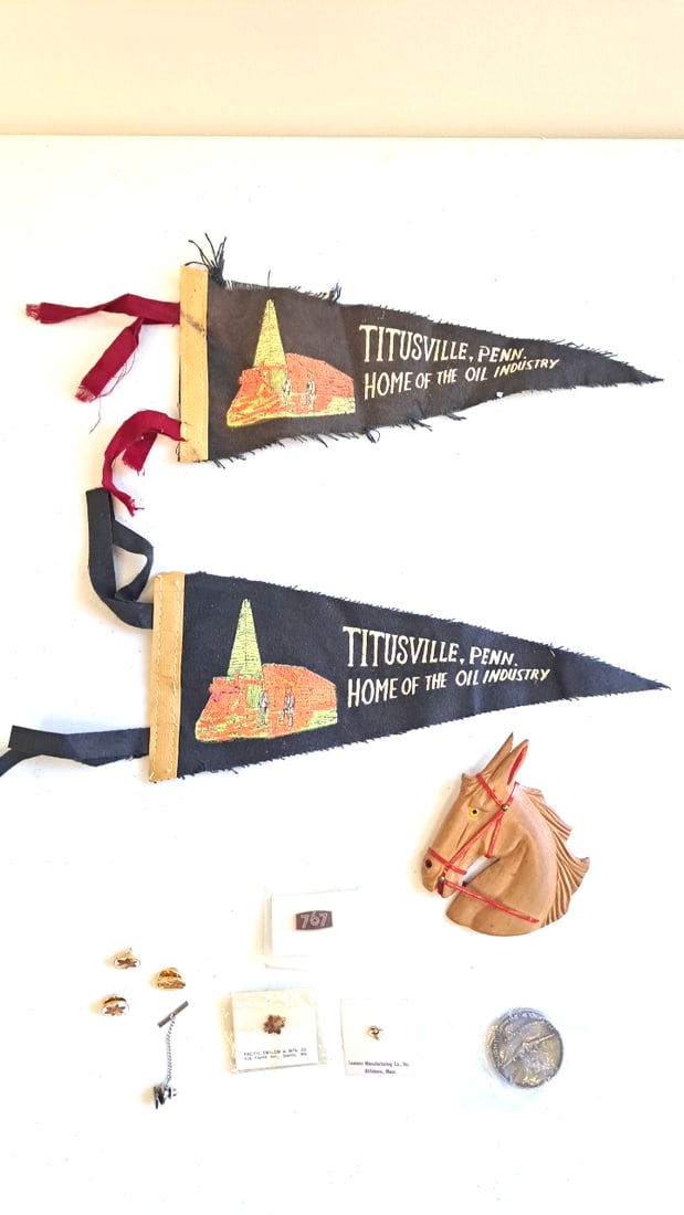 Collection advantage of ephemera and pins: This is an estate auction in Seattle WA featuring artwork, furniture, and general estate items.This auction offers local pick up in the Seattle area on 9/13 between 10am-3pm. If you intend to pick up,