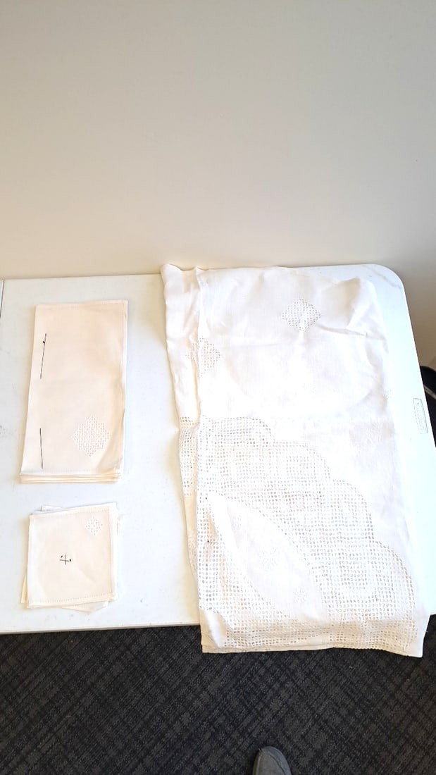 Vintage tablecloth place mats and napkin set unused (1 of 5)