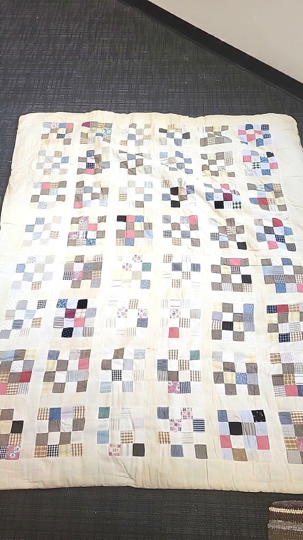 Vintage patchwork quilt. 6x6 (1 of 7)