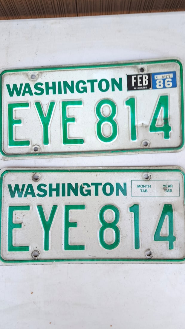 Vintage Washington License Plates EYE 814 Green White Pair Retro Collectible: 12x6x1 1 READ: There are limited shipping options for this auction.This is an estate auction in Seattle WA featuring artwork, furniture, and general estate items.This auction offers local pick up in t