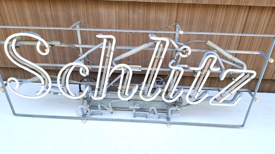 Schlitz Neon Beer Sign Light Bar Decor Wall Hanging Collectible Broken (1 of 8)