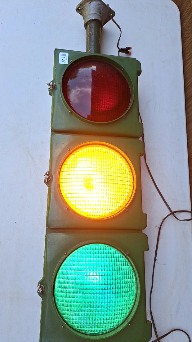 Crouse Hinds Brand Signal Traffic Light Red Yellow Green Industrial Decor 3-Lens Pre-Owned (1 of 12)
