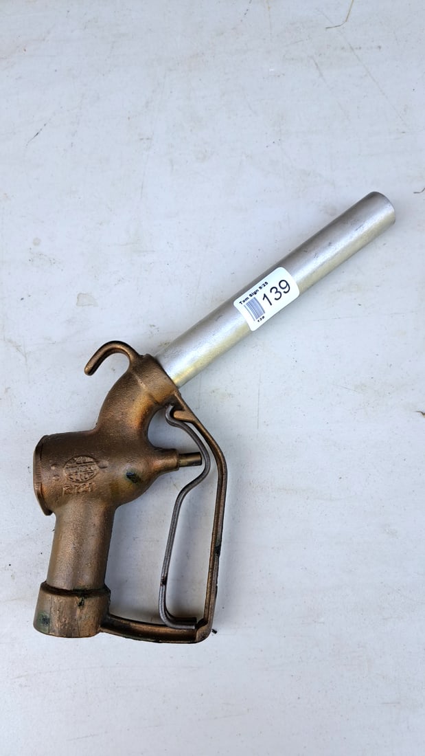 Vintage OPW 1290 Fuel Nozzle Bronze Aluminum Manual Dispensing Hose End Used: 12x6x3 3 READ: There are limited shipping options for this auction.This is an estate auction in Seattle WA featuring artwork, furniture, and general estate items.This auction offers local pick up in t
