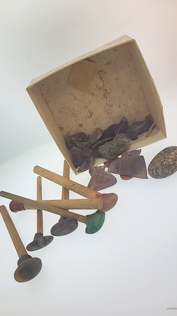 Mixed Rough Gems And Dop Sticks Amethyst Jasper Quartz ++: This is a continuation of our pro jeweler's estate auction. These are from his personal collection, many faceted by himself. Gems were cataloged with the assistance of GIA certified jewelers. Weights