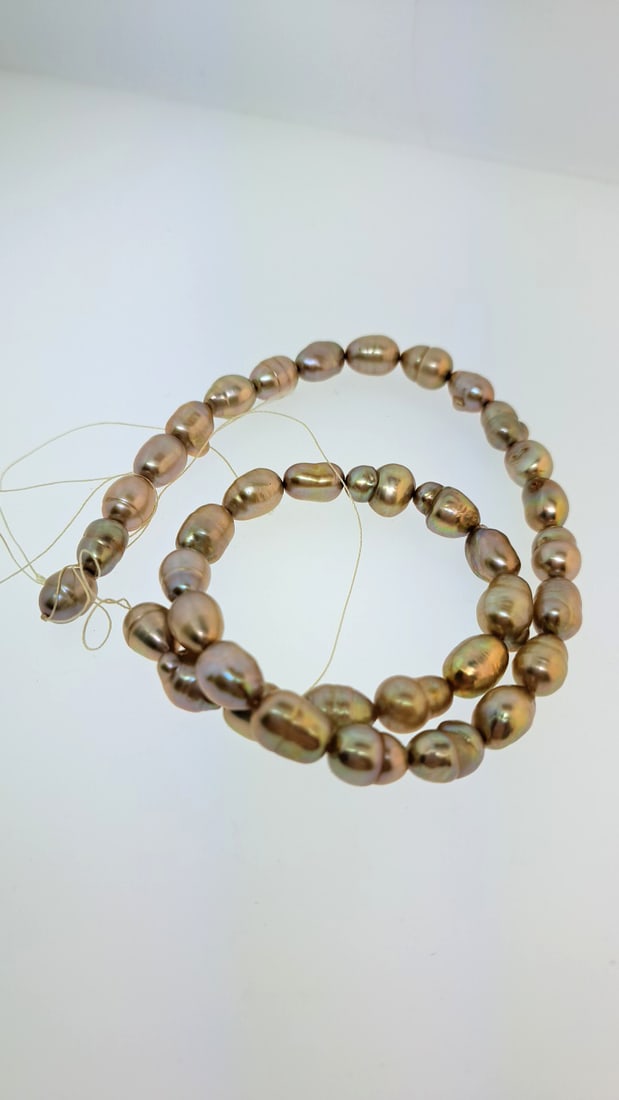 Freshwater Pearl Strand 8-9mm: This is a continuation of our pro jeweler's estate auction. These are from his personal collection, many faceted by himself. Gems were cataloged with the assistance of GIA certified jewelers. Weights 