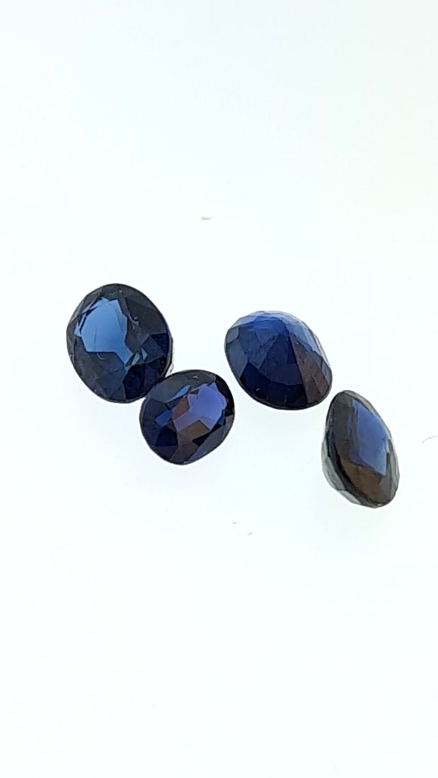 Synthetic Sapphire Oval Cut Gemstones 3.53ct: This is a continuation of our pro jeweler's estate auction. These are from his personal collection, many faceted by himself. Gems were cataloged with the assistance of GIA certified jewelers. Weights
