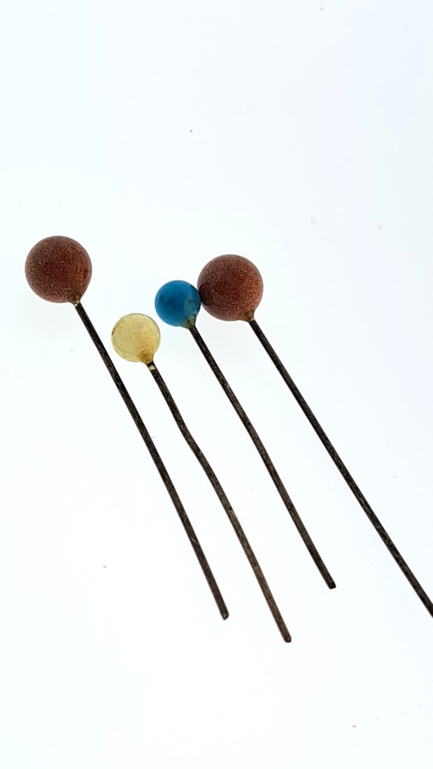 Balls On Wire Dop Sticks: This is a continuation of our pro jeweler's estate auction. These are from his personal collection, many faceted by himself. Gems were cataloged with the assistance of GIA certified jewelers. Weights 
